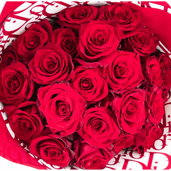 Luxury bouquet of fresh red roses